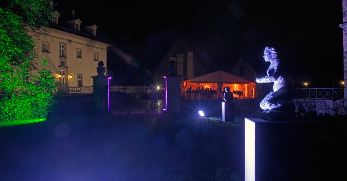 kreis_UN's tweet photo. #Zauber, karibisches #Flair, #Farbe und #Licht – das Haus #Opherdicke verwandelt sich zur #Extraschicht am 30. Juni. ^smt @Ruhr_Tourismus https://t.co/wgXE7wWdpu https://t.co/zGQXxMEsym