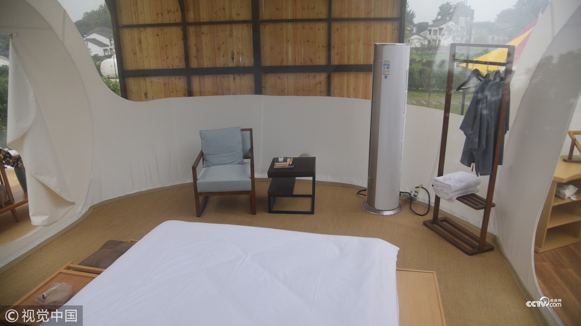 Cctv 泡泡屋 星空宿 登陸南京 週末的夜晚 在寧靜的小村莊 住在像 泡泡 一樣的透明屋子裡看著滿天繁星 聽起來是不是很美妙呢 近日 泡泡屋登陸南京 屋內設備齊全 客人在充分感受自然的同時 也能享受到高品質的生活 T Co 5iaeu3suiv