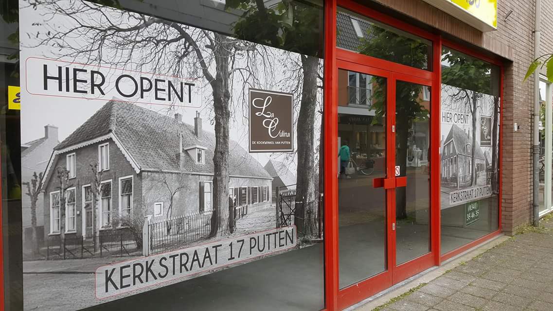 Onze #parketteurs zijn alweer begonnen. Vroeg eruit om ook tijdens deze #warmte #vloeren te leggen. Vandaag werken we in #Harderwijk #Ermelo #Zeist en op 2 locaties in #Putten #parket #houtenvloeren #renovatie #laminaat #pvc #traprenovatie #laCulina