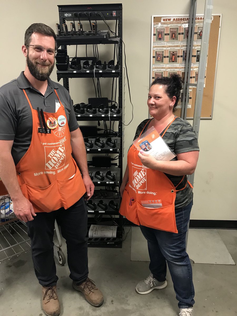Thee4279's tweet photo. Kudos to our Paint DS Mandy for voluntarily working in garden last week to help drive sales! #oneteam #onestore #storegoals #teamwork @KJChamberland @JenThePlantLady https://t.co/8sTfQzg4zl