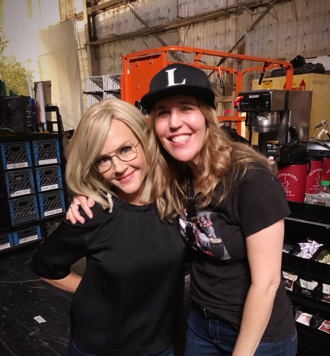 Ildymojo's tweet photo. I ❤️ @RachaelEHarris SOOOOO much. AND her alternate universe hairdo. ##Lucifer https://t.co/n4C1l1SL5i