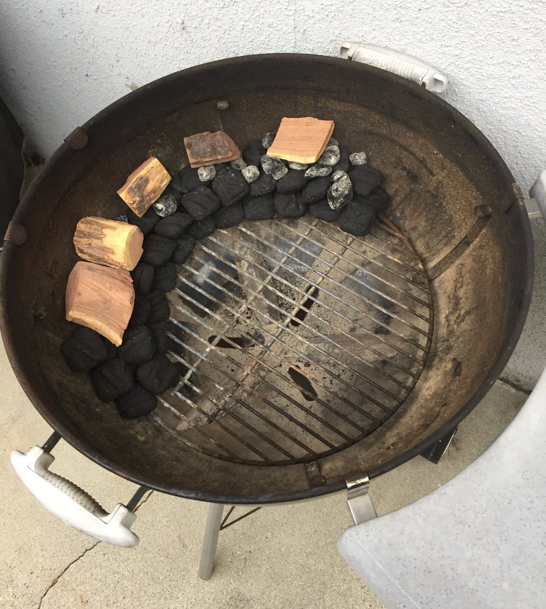 AaronMKrouse's tweet photo. Brisket. It’s what we’re having for dinner. #snakemethod #smoked #mesquite #brisket #barbecue @WeberGrills #kettle https://t.co/B92D1dTm2C