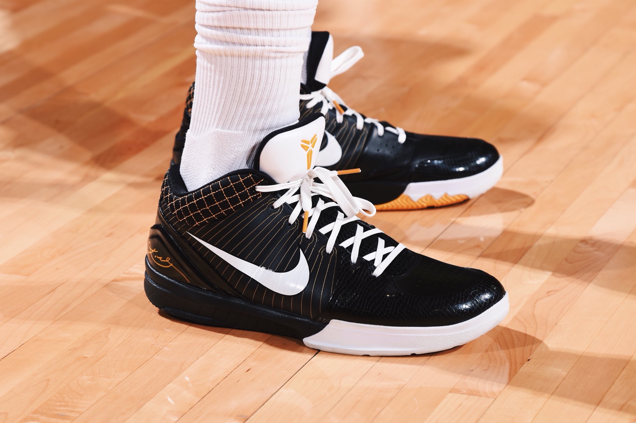 B/R Kicks on X: