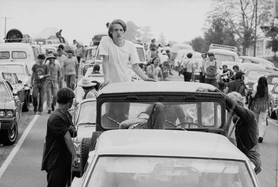 PressPan's tweet photo. El peor embotellamiento de tráfico de la historia. Para el icónico festival de música de Woodstock en 1969 llegaron casi un millón de personas que provocaron un embotellamiento de tres días, en la autopista de Nueva York, que se extendía en unos 32 kilómetros!!! https://t.co/5cIaYoWIQx