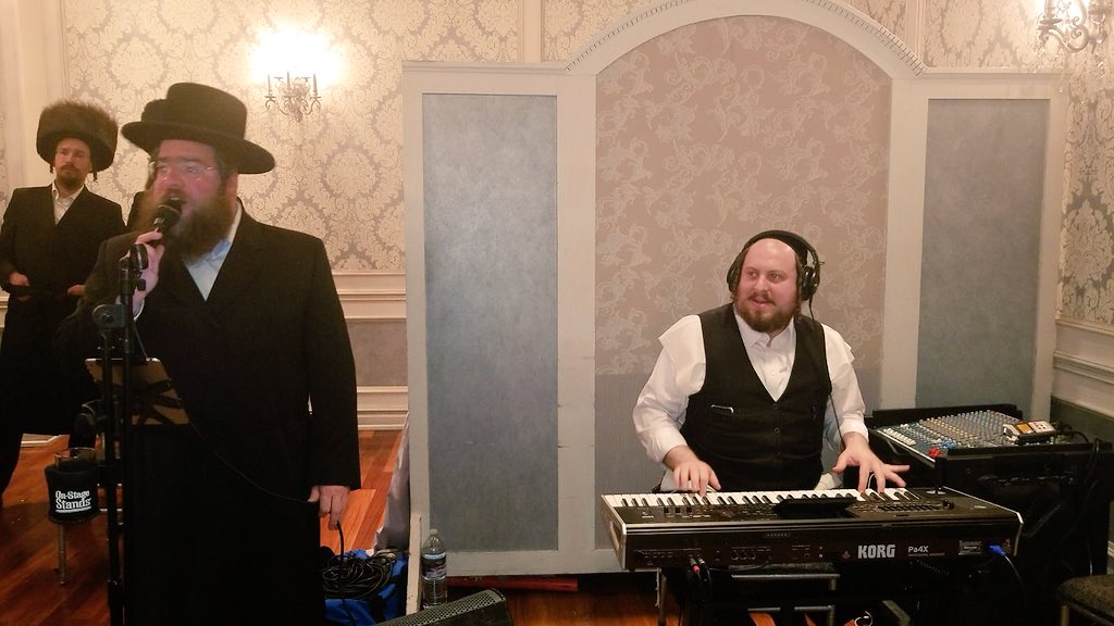 Beautiful wedding tonight in BP with the great <a href="/MVLandau/">M.V.Landau</a> as lead music done by the greatest <a href="/YideyH/">Yidey Holtzler</a>