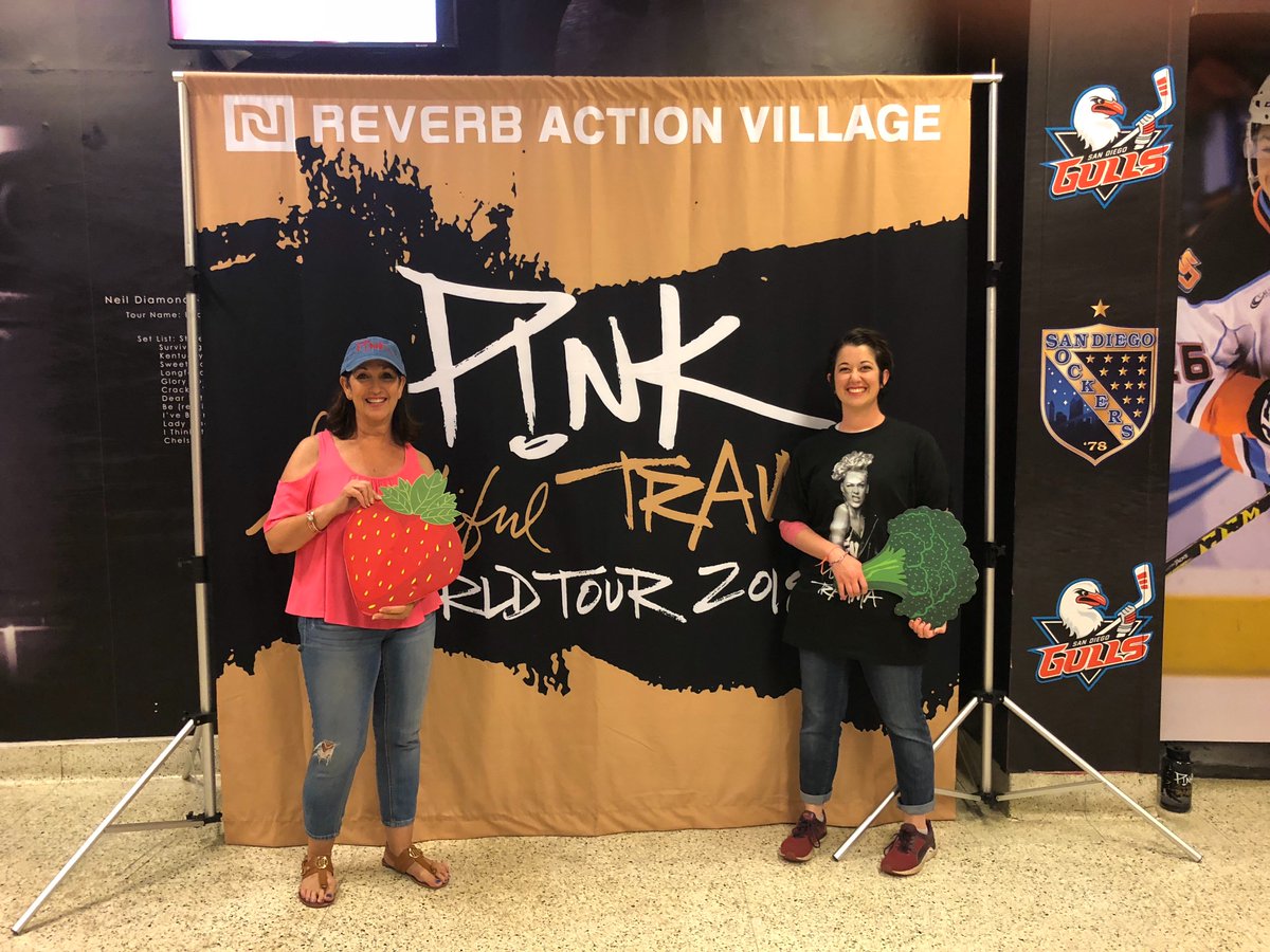 DelanieWithAnIE's tweet photo. #nokidhungry @#pinkbeautifultrauma https://t.co/1JY80IEbpa
