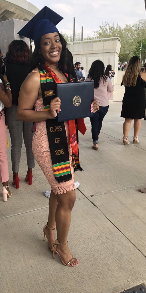 YeahThatsAshley's tweet photo. Never posted these but ya girl was overjoyed to finally become an UIUC Alumna! 👩🏽🎓💕😭 #UIUC18 https://t.co/cW6aae4SsR