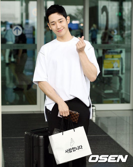 JungHaeInUpdate's tweet photo. Jung Hae In spotted at the airport heading to Japan
#JungHaeIn
#PrettyNoonaWhoBuysMeFood https://t.co/Jix0xPv58e