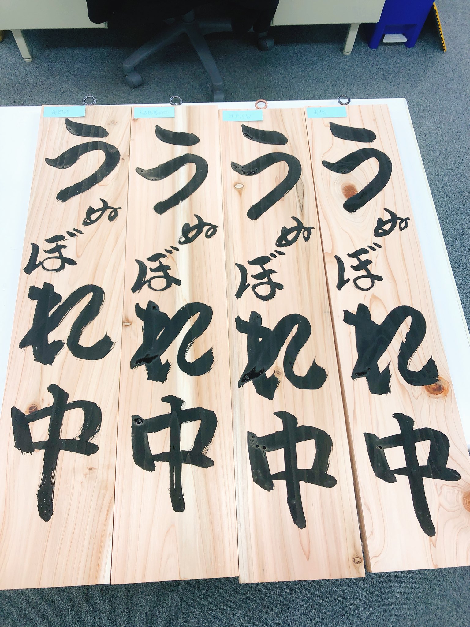 大倉 忠司 うぬぼれ看板 鳥貴族の入り口には 営業中 の代わりに うぬぼれ中 を掛けております うぬぼれ中 とは 今 世の中を明るくしている最中です という意味です これは理念である 鳥貴族のうぬぼれ の 焼鳥屋で世の中を明るくして
