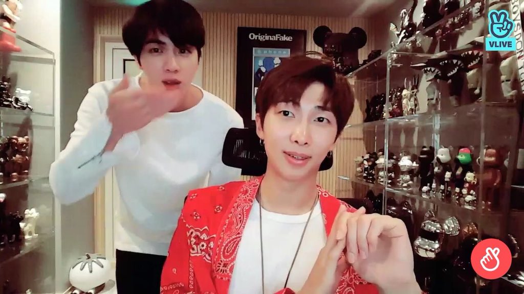 Taemi0204's tweet photo. Seokjinie, thank you for always liking and wearing my gifts! As expected, you look really good in this t-shirt 💕💕💕 i did like this t-shirt a lot so i’m so so happy you wore it! Thank you for being my Anpanman just like this 🤣
Have a nice day, love you ❤️ @BTS_twt https://t.co/vyOIV6lGF8