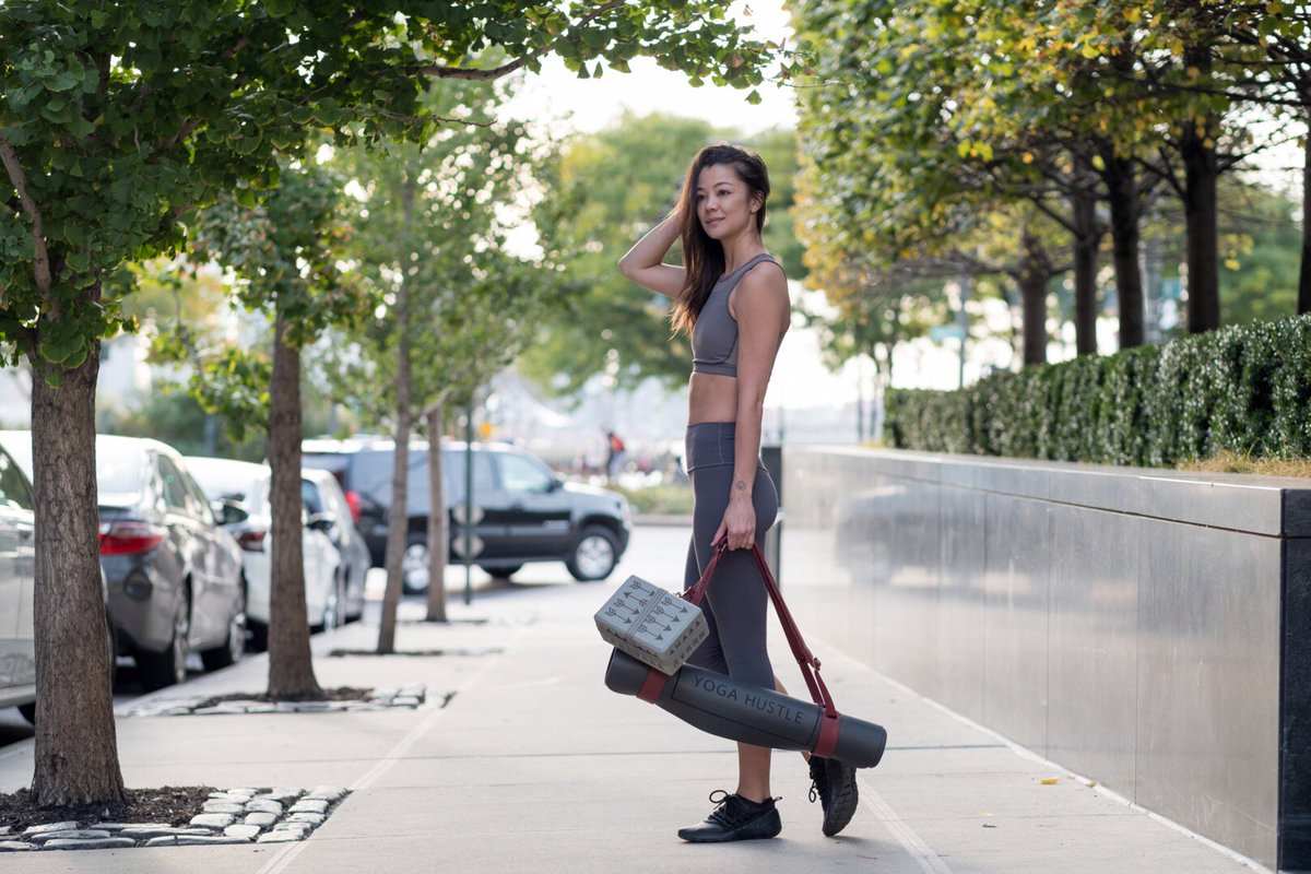 YogaHustle's tweet photo. When it's sunny &amp; warm...&amp; your #YogaHustle accessories are on point with your #outfit. Magic. ✨✨✨
Nikki Carter #Yoga posing with:
#Yoga #Hustle #TheMat
Burgundy #LeatherSling
Grey #ArrowBlock
Grey #BlockCarrier
.

#yogaprops #yogablocks #yogasling #luxuryyoga #yogatowel #lux https://t.co/nhnrMSwDVm