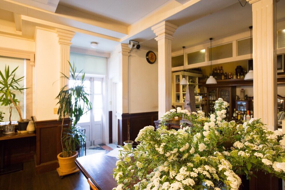 Sadocos 佐渡コスプレイベント こんにちは Sadocosスタッフです 今日は赤泊にあるレトロな喫茶店 カサブランカ をご紹介 こちらではコスプレしたまま入店ok 料理やドリンクを注文して飲食しながらの撮影も可能です 赤泊での街歩きコスプレ