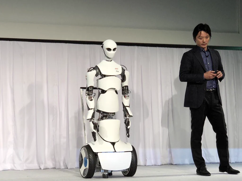 なんか進化してる？！ｗペッパー君から優しさを排除したみたいなロボットｗ