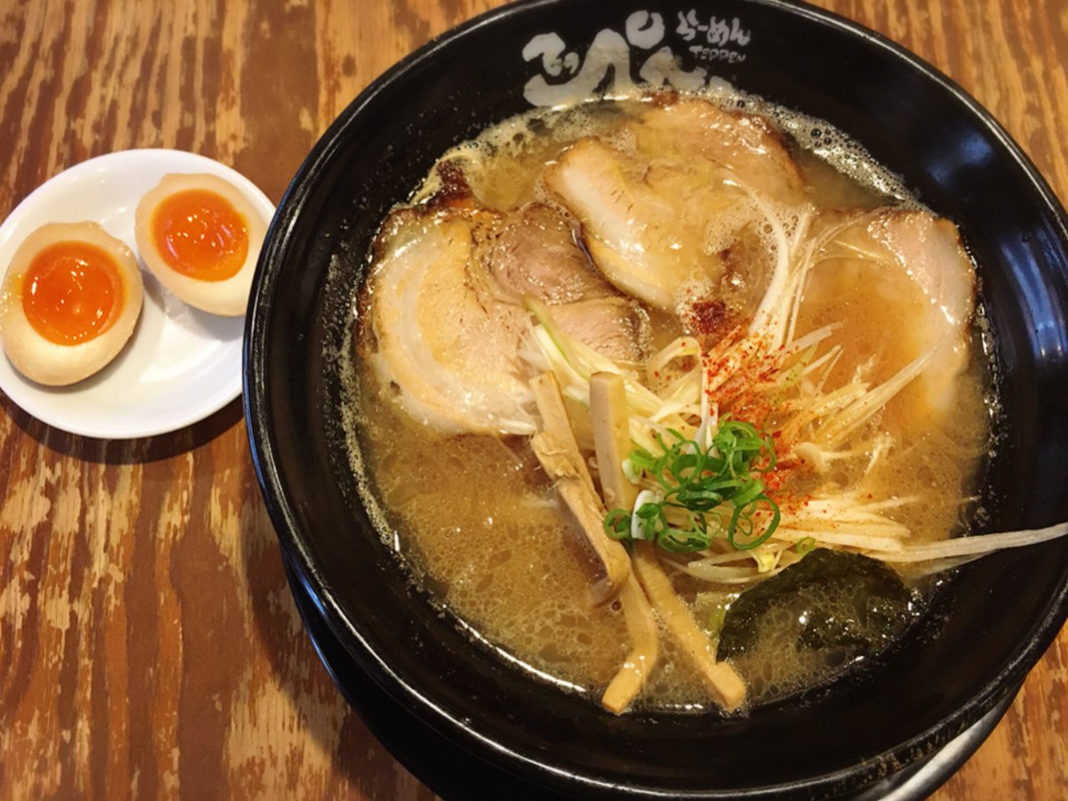 ラーメン屋でコラボメニューと原画展が行われるジャンルドリフェス! 