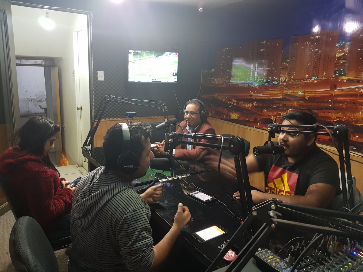 ColchaneChile's tweet photo. Javier García Choque, @ColchaneChile visita los estudios de la @lamegafmiqq en el programa #JuntosyRevueltos para difundir las actividades de la comuna https://t.co/x7qm7lNB1q