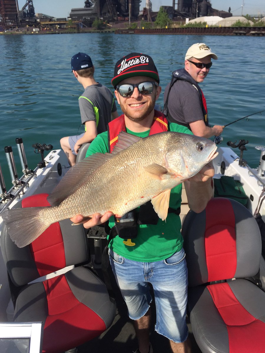 Walleye Kid On Twitter Detroit River Friday We Caught A Bunch Of Nice Walleye By The Cement Plant Today The Area Was Invaded By A School Of Massive Sheepshead Not Exactly