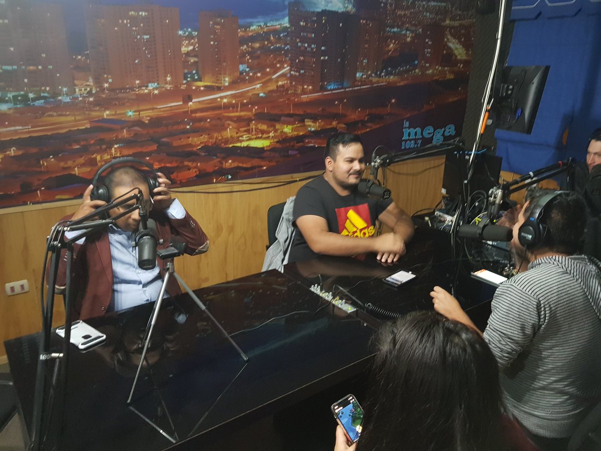 ColchaneChile's tweet photo. Javier García Choque, @ColchaneChile visita los estudios de la @lamegafmiqq en el programa #JuntosyRevueltos para difundir las actividades de la comuna https://t.co/x7qm7lNB1q