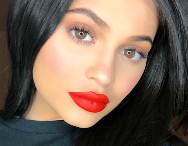 elitemag_gta's tweet photo. @kyliejenner is wearing new #shade💋 of lipstick. @kyliecosmetics new named is #Victoria💄#rumour has it, #named after her PA launch 5/31. A #lipstick that bears her name is awesome. #Kylie is  a #beautiful #goddess both inside &amp; out.👏🇨🇦💄#500pxrtg #RT https://t.co/U3cFjRfM09