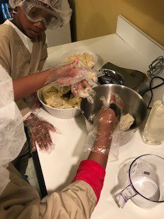 Soielletwins's tweet photo. The girls made whipped shea butter today!
#shea #sheanuts #sheabutter #goldshea #ivoryshea #ivorysheabutter #bodybutter #skinlove #allnatural #naturalskincare #naturalskincareproducts #soielle https://t.co/7MqyvHtkYr