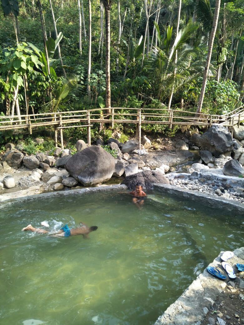 area_jogja's tweet image. Kalau ini wisata alam Pringtali

Ada kolamnya kecil
Saran sih kalau kesini ini naik motor aja krn akses jalan belum terlalu baik. Tp gapapa bsk pasti segera diperbaiki 

Ayo gaes #MampirKulonProgo

Sumber: @watespahpoh