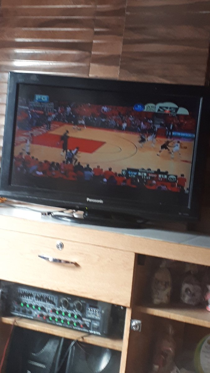 derekrelao's tweet photo. Habol Houston. Kaya pa yan. 👊👊👊

#RunAsOne
#NBAonABSCBN https://t.co/uWgSPLSoLe