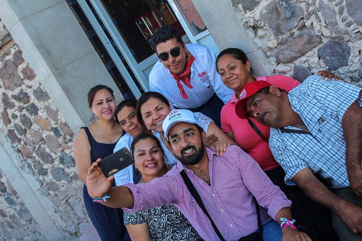 SDavidPalaciosM's tweet photo. Después de la visita de nuestro próximo Presidente; nos fuimos a recorrer La D en Pedro Escobedo y Los Vázquez en Cadereyta. Seguimos compartiendo nuestros compromisos con el ☝🏾Distrito Federal. #VamosconTodo #VamosaGanar https://t.co/TOmvecIxfL