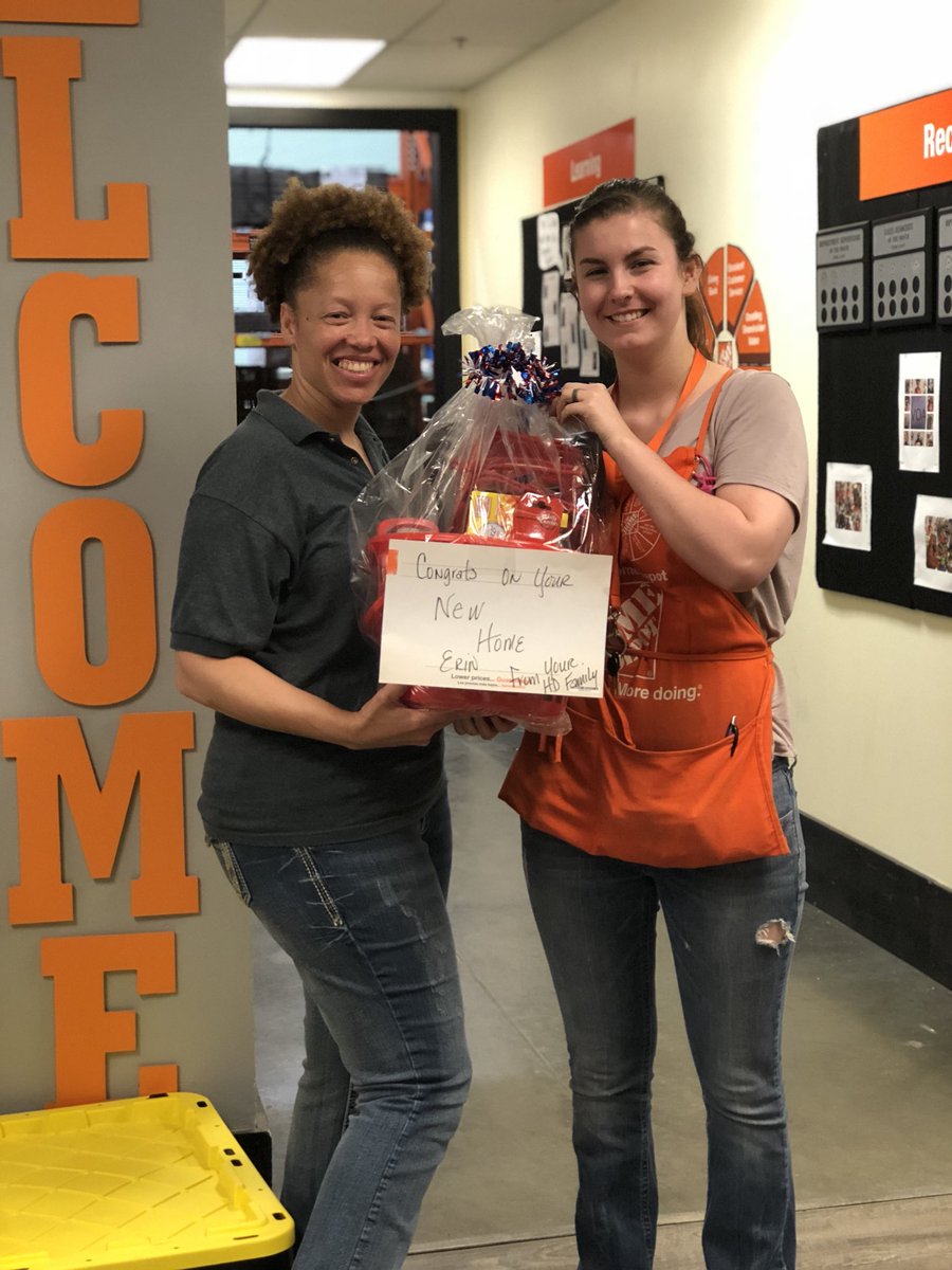 z_jacksonD306's tweet photo. Congratulations 🍾🎉 to 1407’s ‘NEW HOME’ owner Head Cashier Erin🏡 
#weARE1407 https://t.co/eZ67dM2C7H