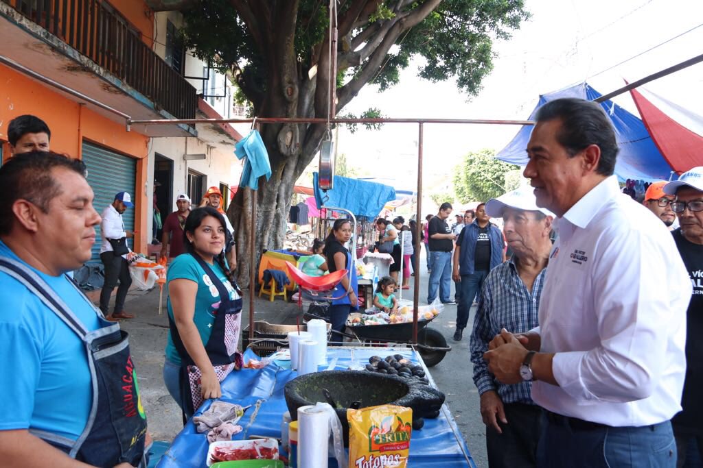 CaballeroSolano's tweet photo. Durante mi recorrido por el tianguis de la colonia Antonio Barona, les manifesté mi apoyo a los comerciantes para ejercer su actividad con mayor seguridad, buscando con ello incentivar la afluencia de los visitantes y la reactivación económica.
#MorelosEsNuestro #VíctorCaballero https://t.co/o9d8Crv8Gh
