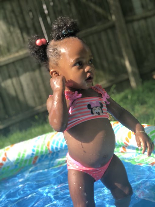 Watch Mom's leaked NSFW photo on TwXstars