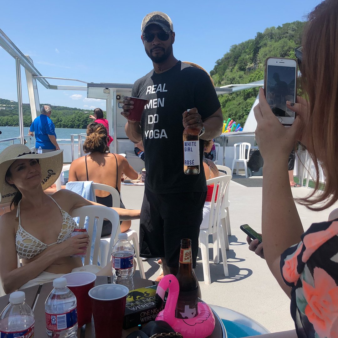 TMI_Uruguay's tweet photo. Post wedding relax w friends at #LakeAustin #Lisaiah #LisaAndIsaiah #Newlyweds @isaiahmustafa #LisaMitchell https://t.co/1OL6R8qVyF