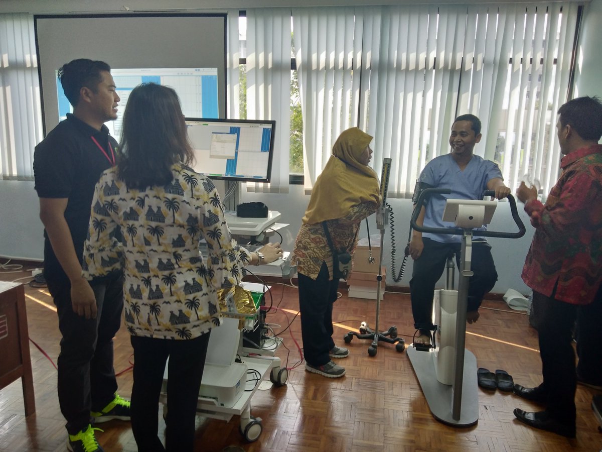 Lode_Ergometry's tweet photo. Our local distributor Tripatria Andalan Medika organised a workshop #CardiacRehab during InaPrevent. The cardiologists were very impressed by the Lode #LCRM, #Valiant2 and #Corival. Always glad with the efforts of our esteemed distributor. https://t.co/yFgIe9dKpG
