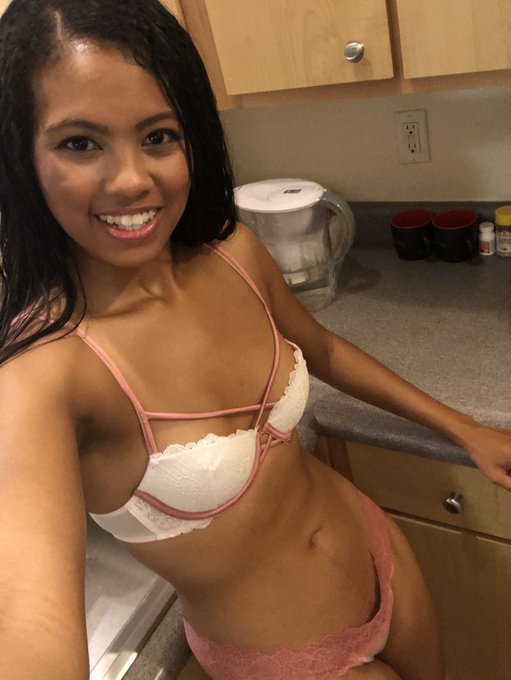 When your thong no longer fits you, lol! @teambrian2016 #Sexy #SexyMonday #Lingerie https://t.co/iG6<a class="tags" href="/tag/teambrian2016">@teambrian2016</a><a href="/tag/lingerie"class="tags"><span>#lingerie</span></a><a href="/tag/sexy"class="tags"><span>#sexy</span></a><a href="/tag/sexymonday"class="tags"><span>#sexymonday</span></a>