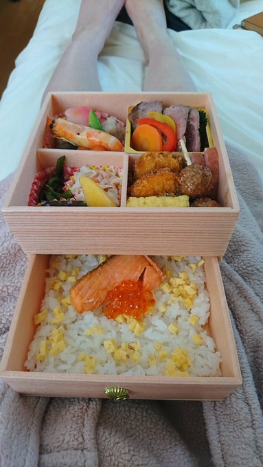 おはーようー💕  お腹が先程から鳴ってる、、 朝ごはん食べたのに  きのーのオルガさんの撮影の お弁当だよーん ここのお弁当本当においしいの！！  前回のも！  あ、写真探してたら本当にお腹空いてきた！ 今日は今から会議です。 行ってきます！