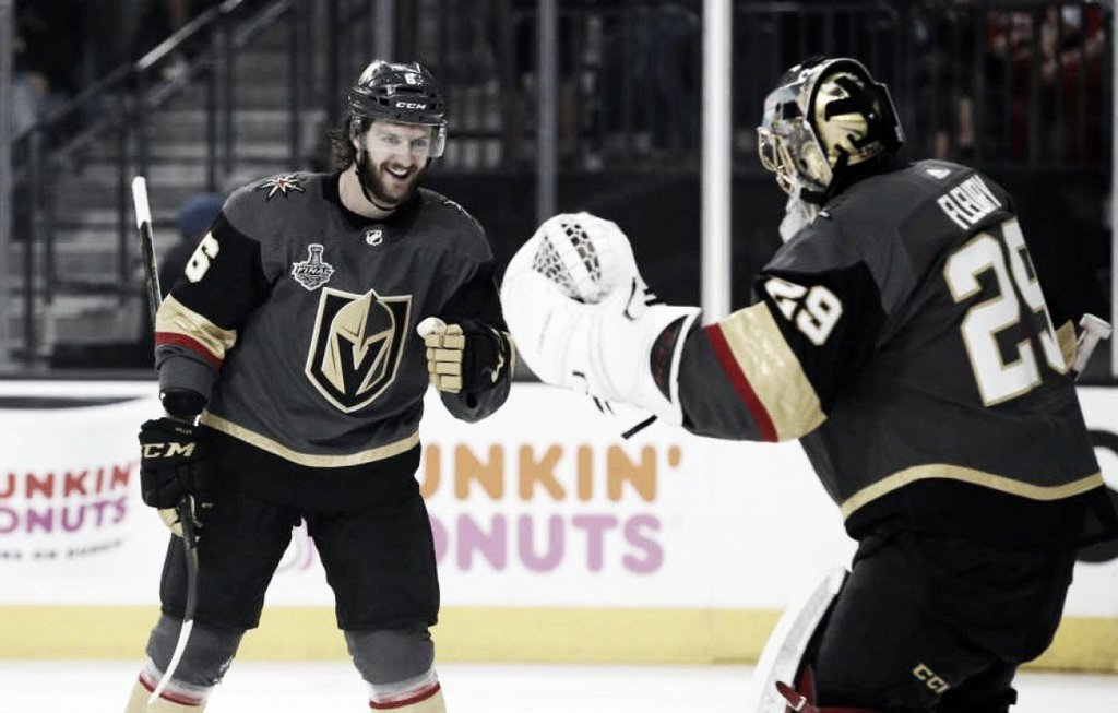 Capitals_VAVEL's tweet photo. Los Golden Knights golpean primero y se llevan un vibrante primer partido de la final https://t.co/pna7OJtC3A #NHLesp #NHL https://t.co/s04NxpEKAM