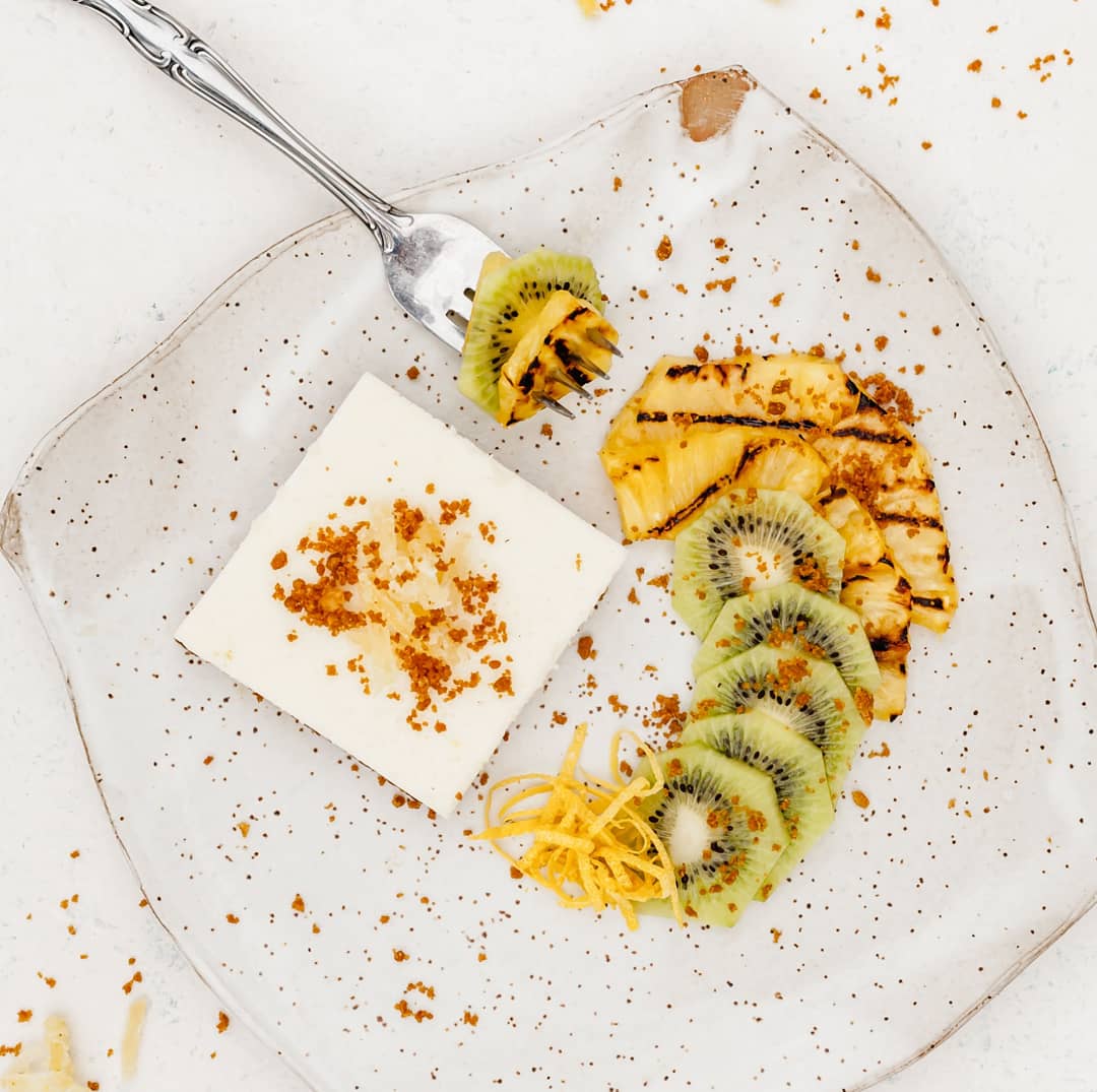 eatapothik's tweet photo. Have you tried our dessert options yet? @LiveInKitchen snapped some delicious pics of our Tropical Cheesecake: ginger-ricotta cheesecake, ginger snap crust, sliced kiwi, grilled pineapple, crystallized ginger. 
#cheesecake #grilledpineapple #dessert #foodtruckfood #eatapothik https://t.co/R4NNEYxqJB