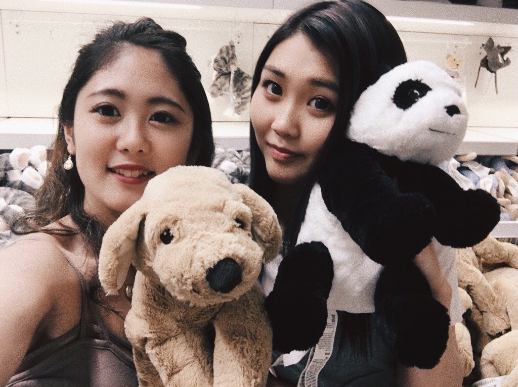 sr_18g's tweet photo. 𓇼𓆉 2018.05.25 ( Fri ) 𓆉𓇼

月1かえちんの日安定で楽しかった👌🏻💓
会ってすぐプレゼントくれてあけて
みたら欲しかった時計で死んだ⌚️（笑）
本当に私のタイプわかってるなて感じ
ありがとう多分毎日使わせてもらう✨
今回もインスタ映えちゃっかりできて
4人でご飯も行けていい1日でした😆♡ https://t.co/iMVsYa9zEq