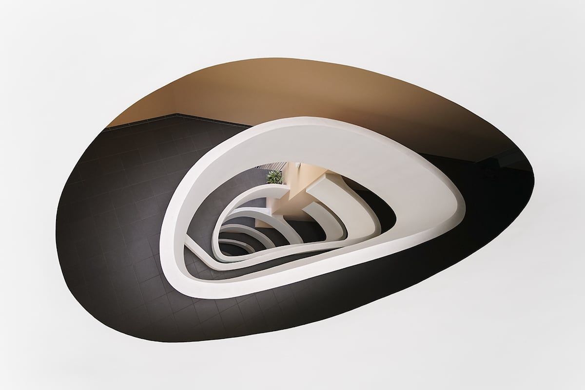 Geneva_CM's tweet image. Wooow! Vienna really doesn’t get enough praise and glory for its breathtaking architecture! Take a peek at its stunning symmetry as seen through the eyes of photographer Zsolt Hlinka. #CMcommitment
buff.ly/2JGrRkI