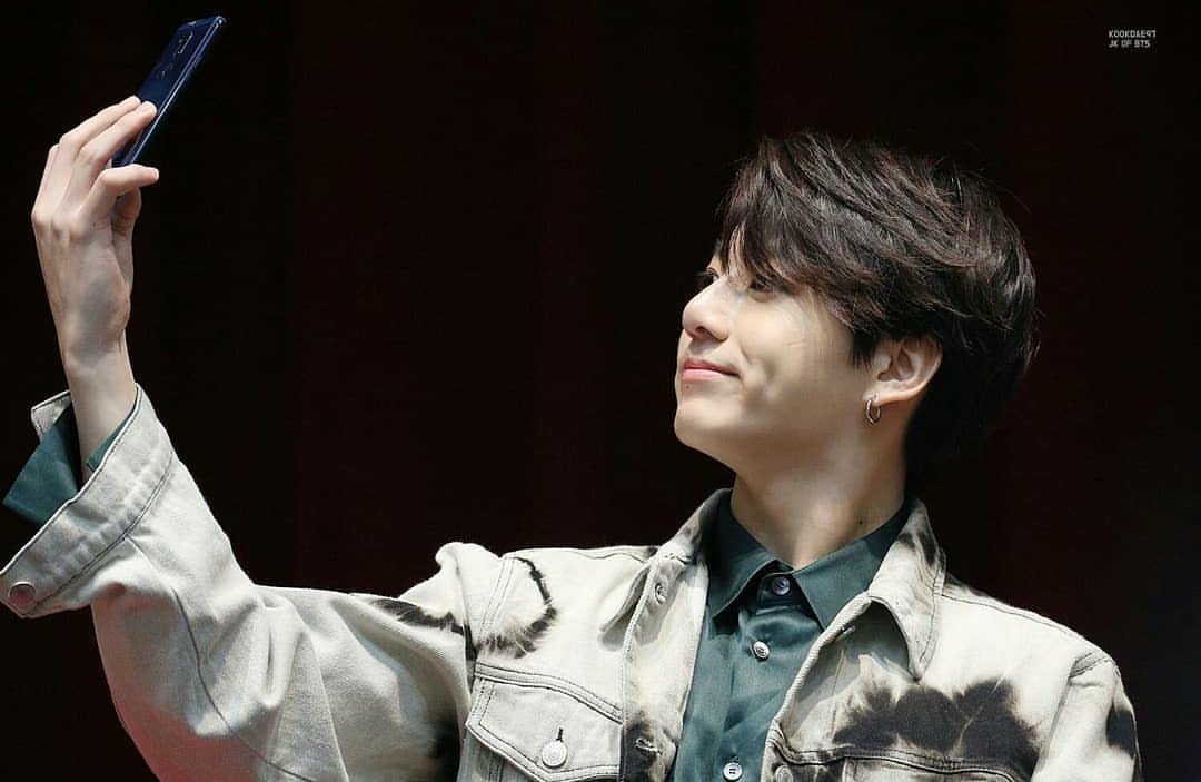 Alice_Heart97's tweet photo. I reallllllyyyyy wish he would post all his selfies
#PremiosMTVMiaw #MTVLAFANARMYBTS #MTVLADANCEGOGO
#MTVLAKPOPBTS
@BTS_twt https://t.co/1eUs2SeaZF