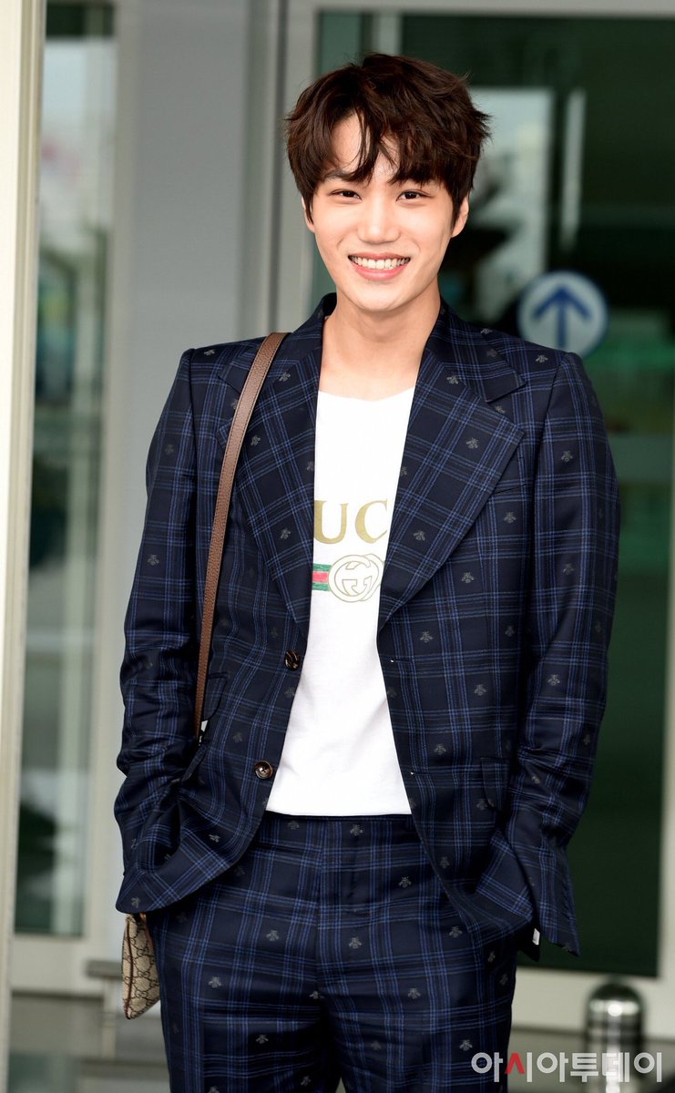 onlaymon's tweet photo. Jongin and Sehun have grown up so well! They’ve been hardworking, passionately loyal members of exo, and now they’re attending high-end fashion shows overseas alone and making a name for themselves globally. my heart is filled with pride!! 💖✨✨ https://t.co/C79ZtGMSvm