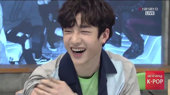 velvetsunmi's tweet photo. Chan's veiny arms, breathe if you agree  #STRAYKIDS_ASC https://t.co/2PAB8DETbp
