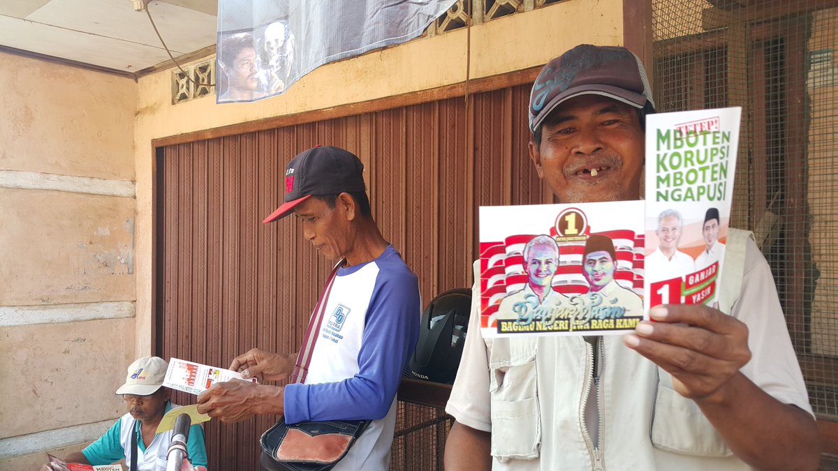 repdemkendal99's tweet photo. Mas @ganjarpranowo dapat salam dari masyarakat Kel. Bandengan Kab. Kendal. Salah satu kampung Nelayan di Kab. Kendal. https://t.co/A3VRDIwBJm