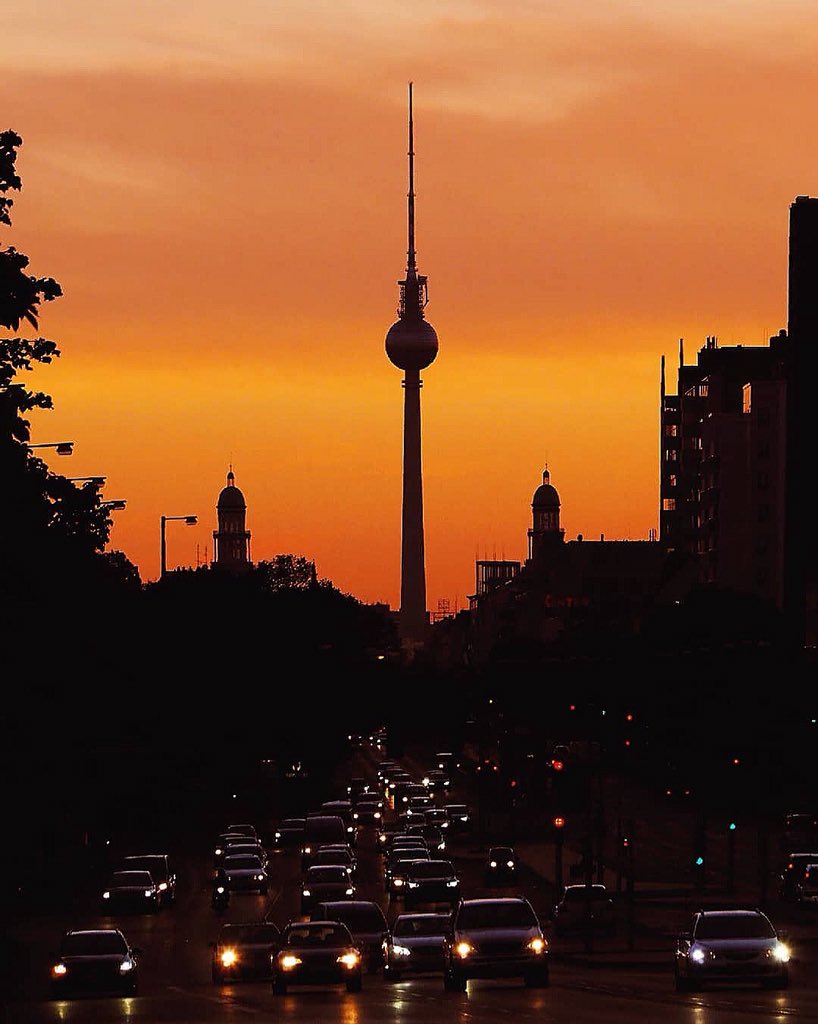berlin_sony's tweet photo. Guten Morgen @Berlin https://t.co/8V9hUJo5uc