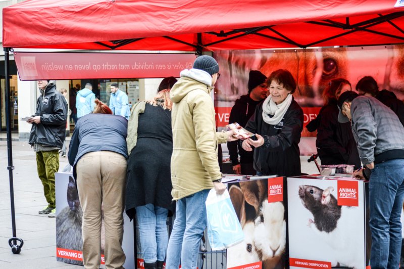Ook <a href="/AnimalRightsNL/">Animal Rights NL</a> is 8 en 10 juni aanwezig op seathefuture.nl. Met undercoverbeelden, goed onderzoekswerk, sterke argumenten en levensreddende acties is Animal Rights een stem voor de allerzwaksten in de maatschappij. Teken je hun petitie? #AnimalRights #seathefuture