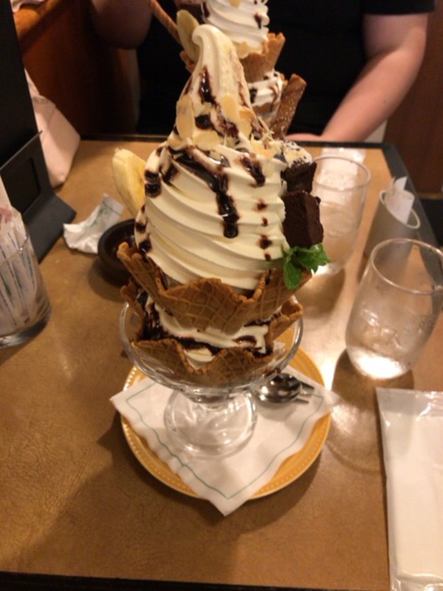 ブレーセル Twitterissa このパフェでかいww シャノアール 江古田店 In 練馬区 東京都 W Nyasae555 T Co Jqlz5pcjsx