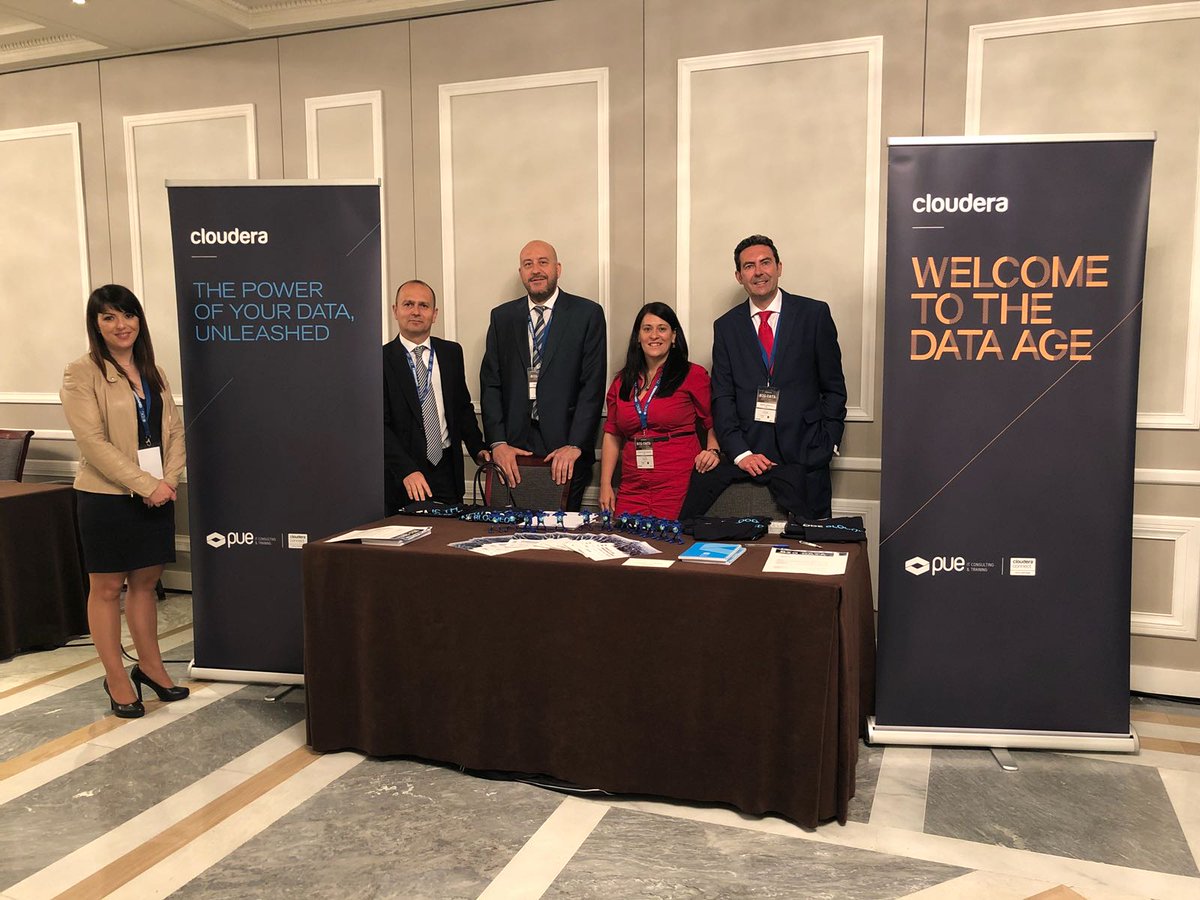 pue_data's tweet photo. .@ticPUE y @ClouderaES como sponsors y ponentes en #IDGBigData ¡A punto de empezar nuestra intervención! https://t.co/OP1VBjyLIZ