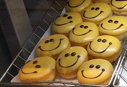 DiddlyDonuts's tweet photo. Due to the popularity of these happy face doughnuts on Twitter and Instagram. They will now be exclusively on sale for 50p each, for this week only! So what are you waiting for?! #DiddlyDeals #DiddlyDoughnuts #Doughnuts #Donuts https://t.co/BgizebBkrC
