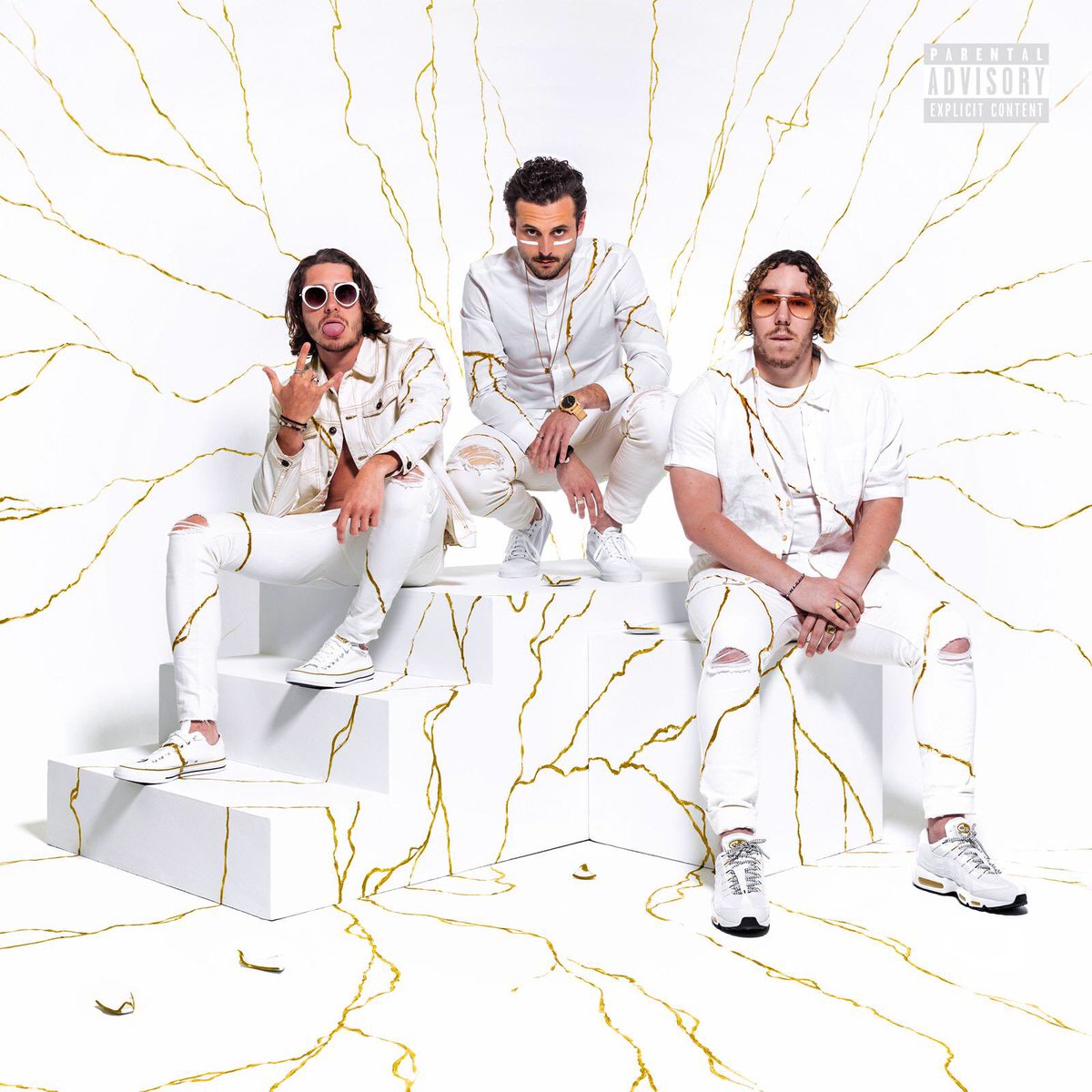 vsoklan's tweet photo. Très fier de vous présenter la cover officielle de KINTSUGI qui sortira dans les bacs le 29 juin 2018. Immense love pour tous ceux qui partagent nos infos ❤️ https://t.co/gbogGVMbB9