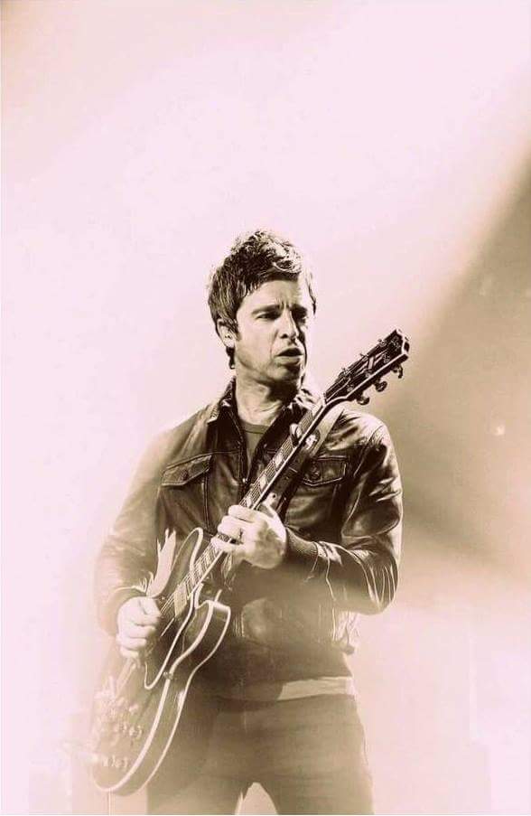 Happy Birthday - Noel  Gallagher 
Born :29 May 1967 