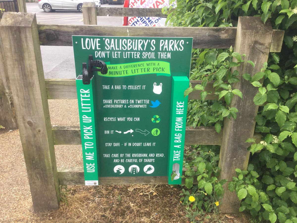 BBCWiltshire's tweet photo. Fancy helping clean up your local park in just two minutes? Three parks in Salisbury now have litter stations for your two minute #cleanupwilts https://t.co/B2u5IwyHnr