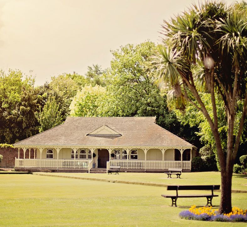 GayWedGuide's tweet image. The pavilion at the gorgeous Kings Arms, close to the harbour in Dorset's Christchurch: buff.ly/2savRmy @thekingsdorset #harbourhotel #DIYvenue #DIYwedding #LGBT